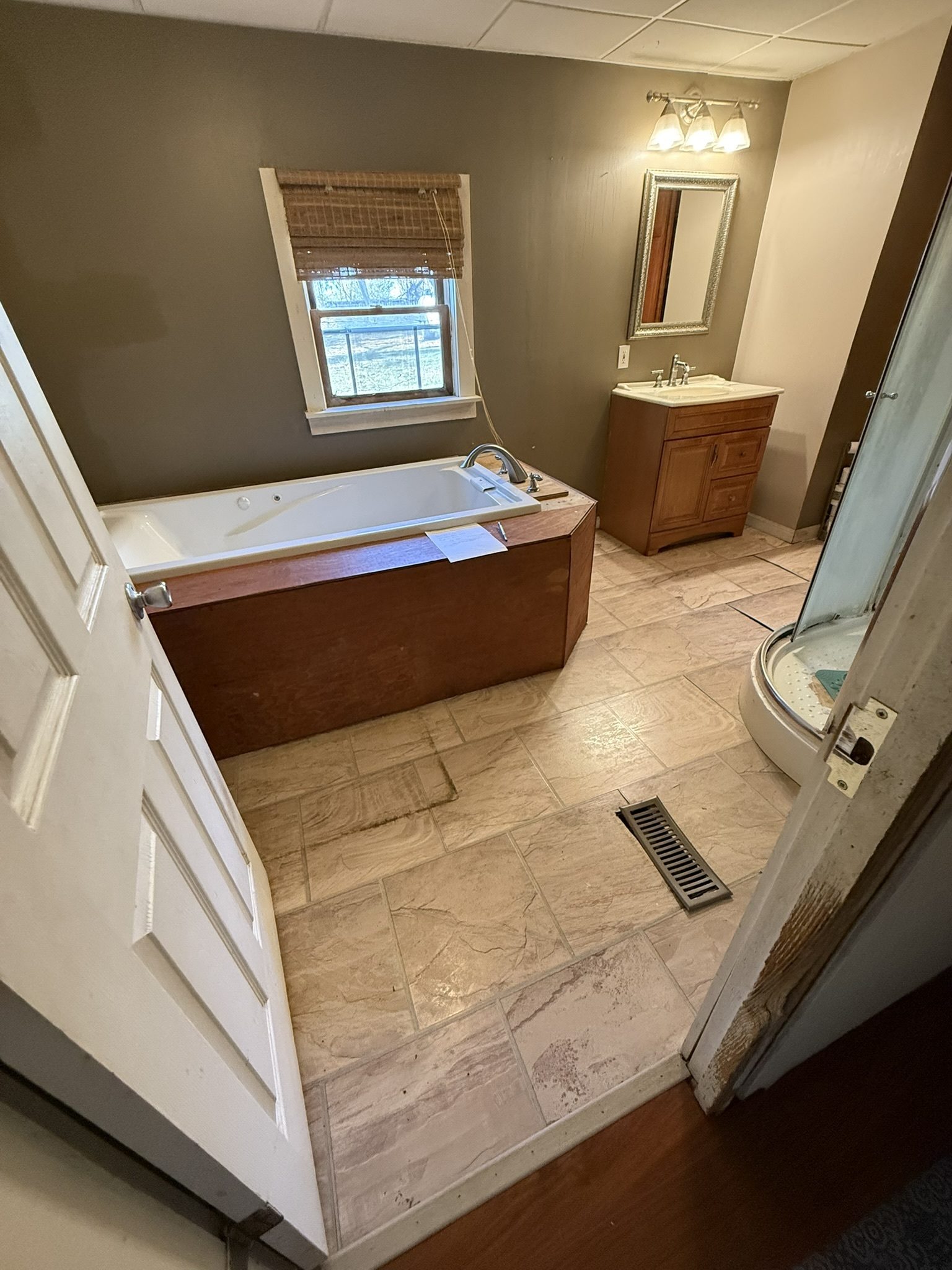 Bathroom before remodeling by TGF Remodeling