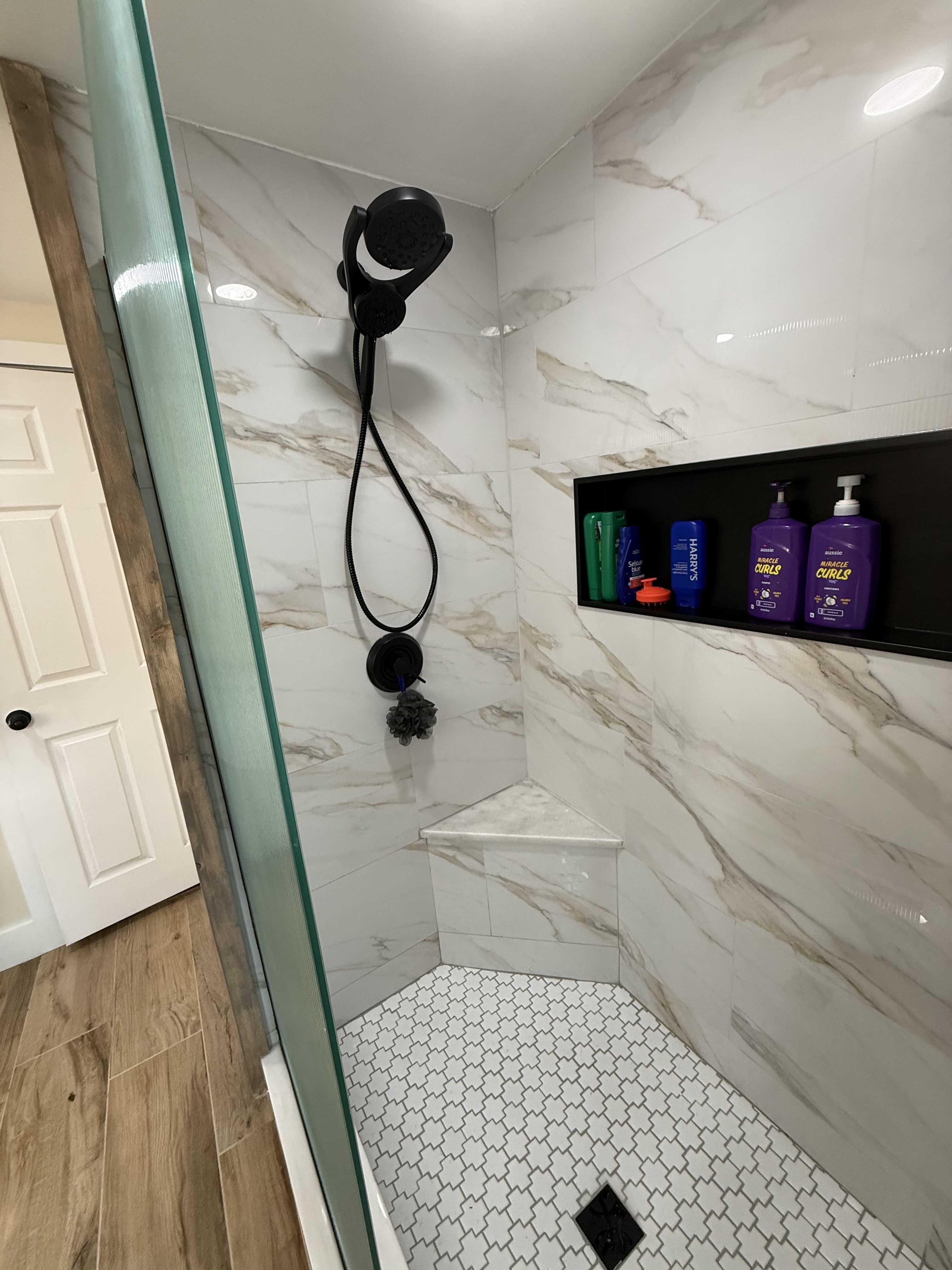 Walk-in shower conversion with tiled bench and niche in a Lehigh Valley home